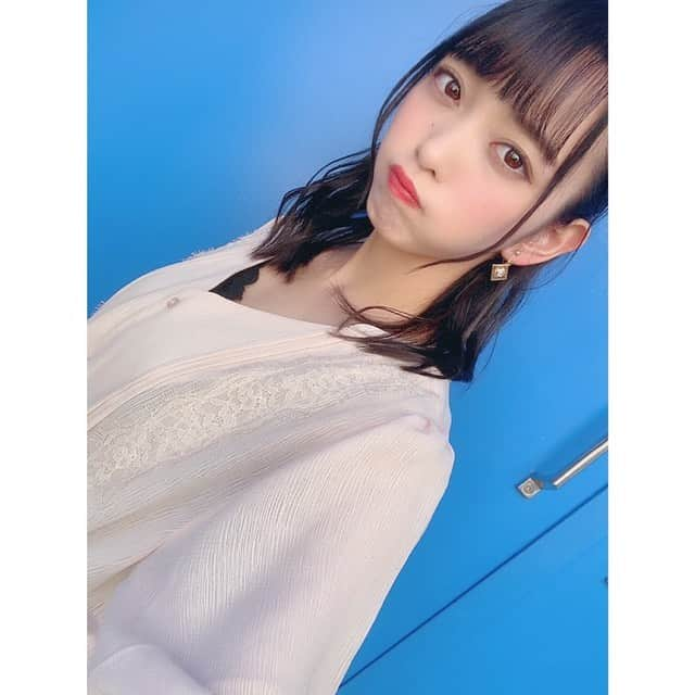 石田みなみさんのインスタグラム写真 - (石田みなみInstagram)「STU48 3rdシングル ﻿ 「大好きな人」﻿ ﻿ 個別握手会 2日間﻿ ありがとうございました🥺💞﻿ ﻿ 珍しく、スキニー履いてみました👖﻿ ﻿ 裾にある、パールのボタンが﻿ かわいくて、スキニーだけど甘めの﻿ コーデになって、お気に入りです🌸﻿ ﻿ #STU48 #charmingtrip﻿ #Stucharmingtrip #石田みなみ ﻿ #3rd #シングル #大好きな人 ﻿ #個別握手会 #東京流通センター﻿ #majesticlegon #チュニックブラウス  #スキニー #スキニーデニム #👖 #ヘアアレンジ #ハーフアップ  #くるりんぱ #くるりんぱアレンジ  #イヤリング #ootd #ootdfashion」9月8日 20時32分 - ishida.minami_373