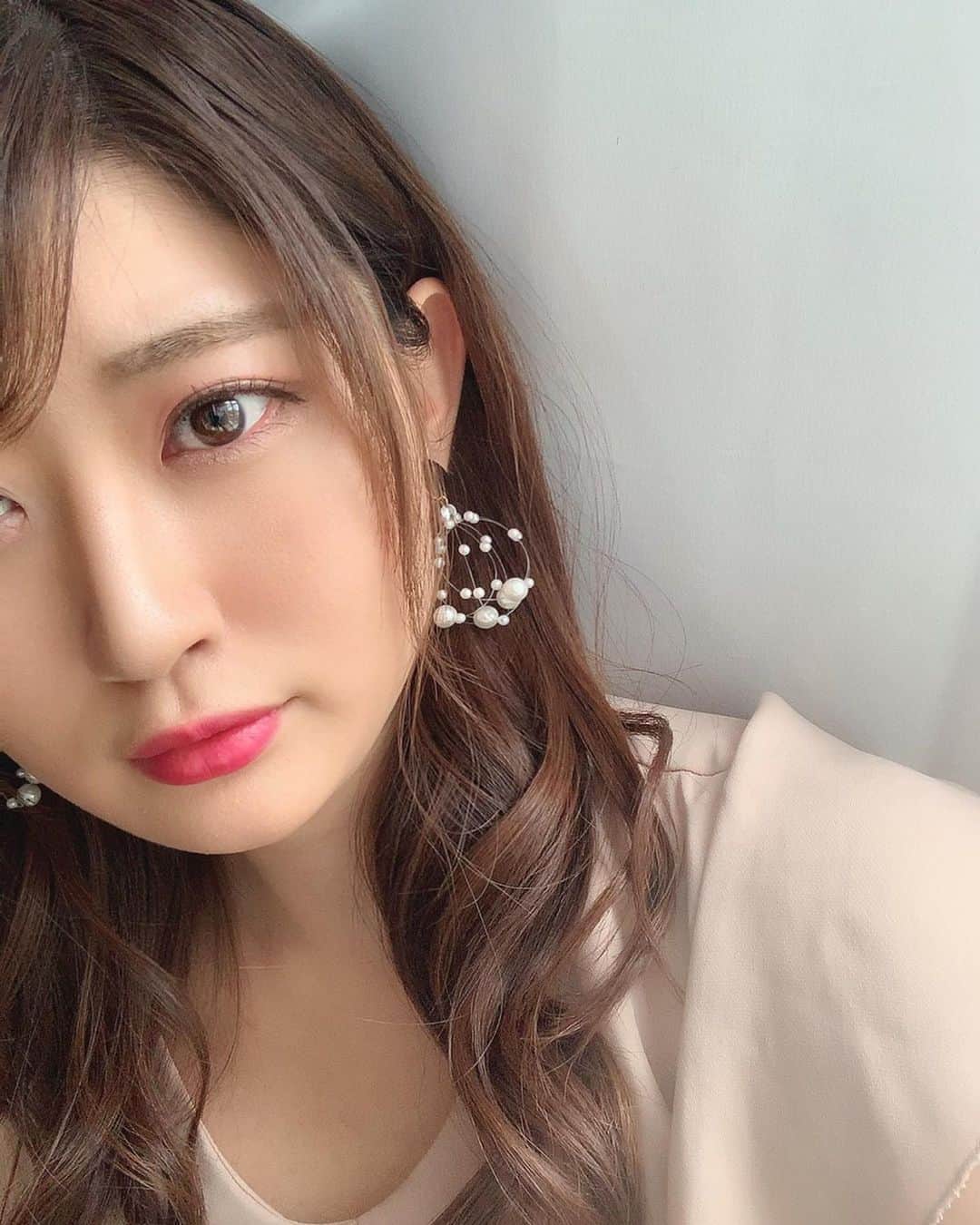 坂口莉果子のインスタグラム：「ICL手術受けて半年、変わらず2.0見えています👀 眼球の中にレンズが入ってるのに違和感なく過ごせてる😭 先生に感謝☀️ ・ ・ ・ ・ #icl  #眼科  #視力  #視力検査  #視力矯正  #アイシーエル  #眼内コンタクトレンズ  #眼内レンズ  #optometrist  #implantablecontactlens contactlens #japan」