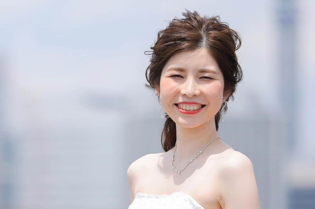 スタジオAQUA 横浜店さんのインスタグラム写真 - (スタジオAQUA 横浜店Instagram)「・ やっぱ笑顔が1番大好きです💓💓💓 ・ 最高の思い出づくりをのお手伝いをさせて下さい✨ ・ . フォトグラファー▶︎ @r.takeuchi_studioaqua  ヘアメイク▶︎ @misato.hm_yokohama  #横浜 #前撮り  #ウェディングニュース #洋装 #ウェディングヘア #花嫁準備 #ヘアセット #結婚準備 #スタジオアクア #結婚式準備#ロケーション撮影#ウェディングドレス #結婚写真 #weddison #フォトスタジオ #ブライダルフォト #関東花嫁 #プレ花嫁 #卒花 #写真で伝えたい私の世界  #2019夏婚 #関西花嫁 #ファインダー越しの私の世界  #全国のプレ花嫁さんと繋がりたい#結婚 #花嫁diy #卒花嫁  #ウエディング  #結婚式準備 . スタジオ公式アカウントはこちら▶︎ @decollte_weddingphoto  @studioaqua_yokohama」9月8日 20時46分 - studioaqua_yokohama