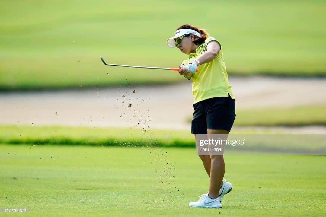 宮里美香さんのインスタグラム写真 - (宮里美香Instagram)「*** ゴルフ5レディス⛳️ ※予選落ち . ショットはそこまで悪くなかったのですが、パットが決まらなくてスコアに繋がりませんでした。。 . 気持ち切り替えて、来週のメジャー頑張ります！！😎💪 . #jlpga #golf #nevergiveup #bettereveryday  #ゴルフ5レディス  #応援ありがとうございました #来週はメジャー #頑張る #久しぶりに #関西で試合 #珍しく #サンバイザー」9月8日 20時52分 - mikamiyazato_official