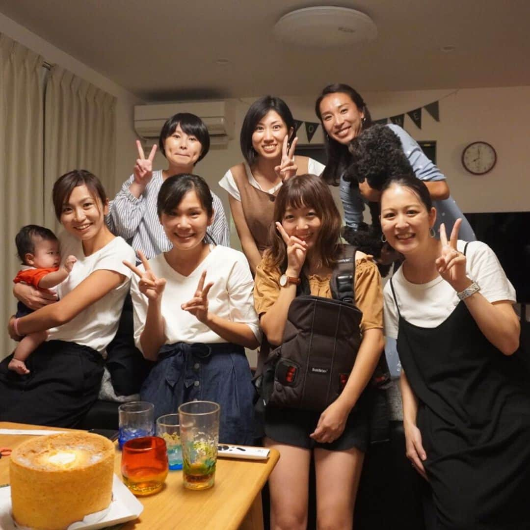 木村文子のインスタグラム：「Team Edion会🤗💕 先輩のゆりさん企画のホームパーティーへ行ってきました🏠🎉 懐かしいチームメイト達と会えて楽しすぎた〜😆✨先輩や後輩、コーチにも電話して盛り上がりました😂😂😂 このチームに入れて良かったな〜と改めて感じました☺️❤️ #team #edion #trackandfield #good #members #nice #smile  #ゆりさんありがとうございます💓  #沢山笑いすぎました😂 #またみんなで会いましょう🥰」