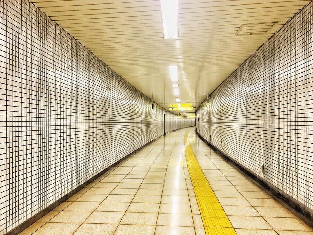 のインスタグラム：「. . Empty 10:38 AM . . . . Tokyo, Japan.」