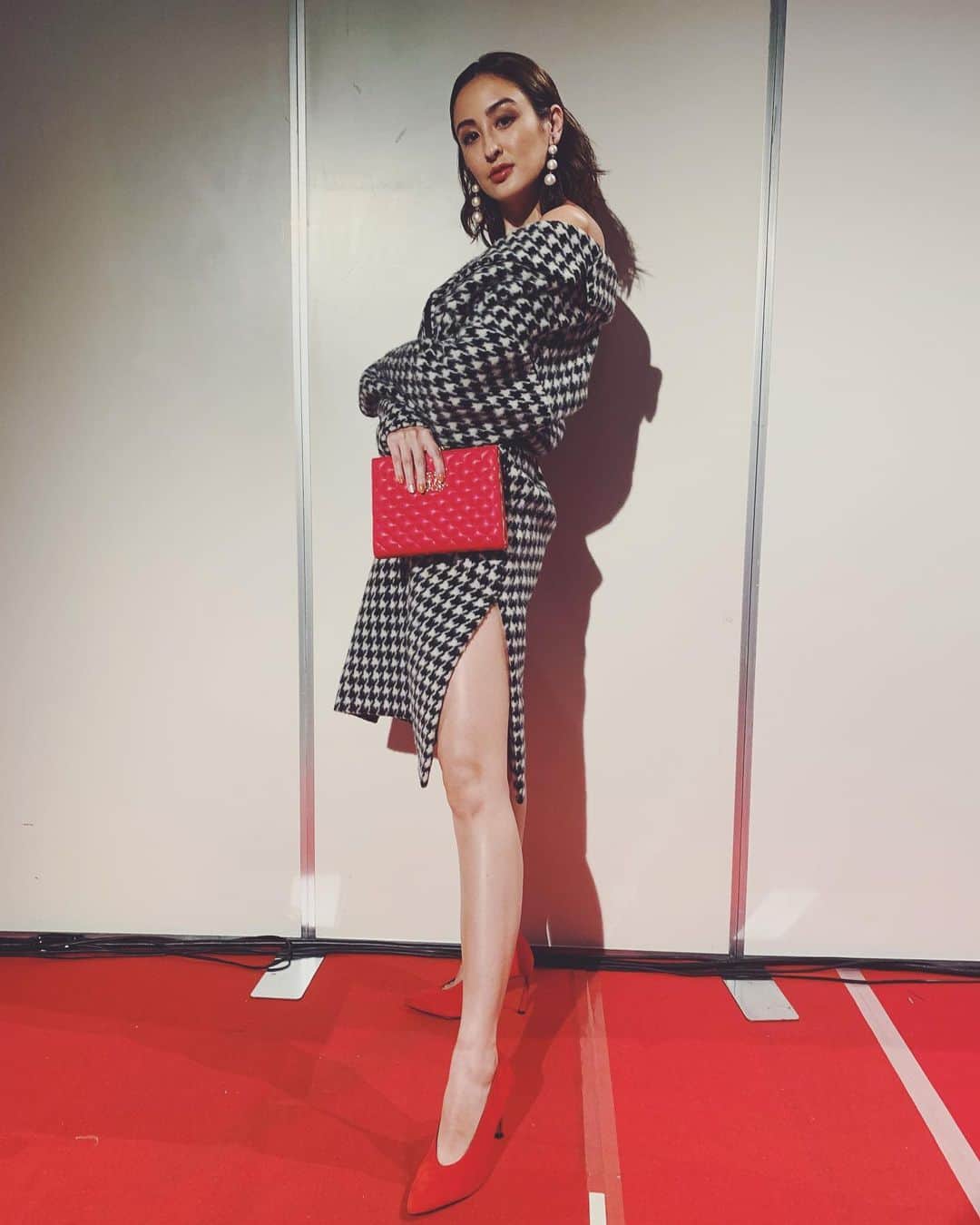 オードリー亜谷香のインスタグラム：「💋👠」