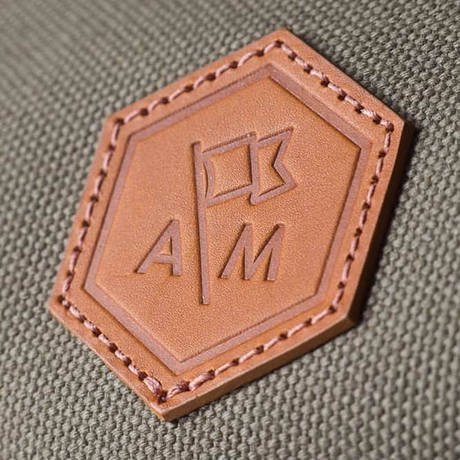 ジョンチャップマンのインスタグラム：「The Camera Bag with a unique difference... @financialtimes #madeinengland #britishmade #photograhy #photographer #review #styleinspo #photograph #leica #handcrafted #camerabags #camera」
