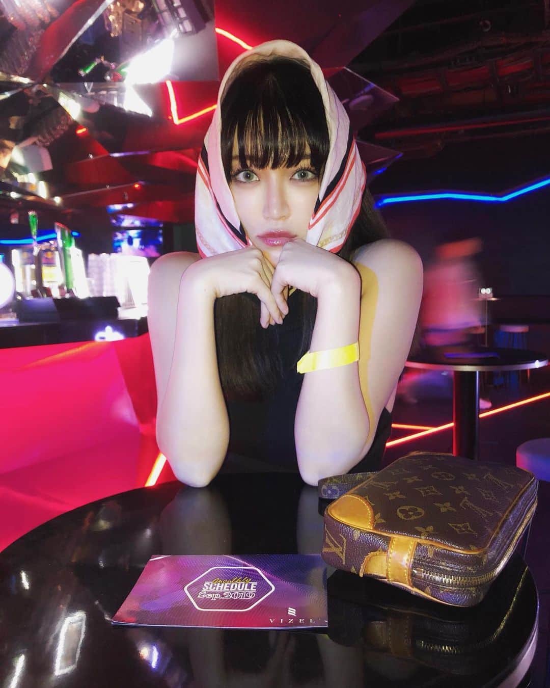 DJ mariennuのインスタグラム：「渋谷のおにゅーのclubに遊びにきてみた🕺 ぴかぴか⚡️綺麗な箱だった❤️ ・ ・ ・ #tokyo #shibuya #渋谷 #vizel #ビゼル #club」