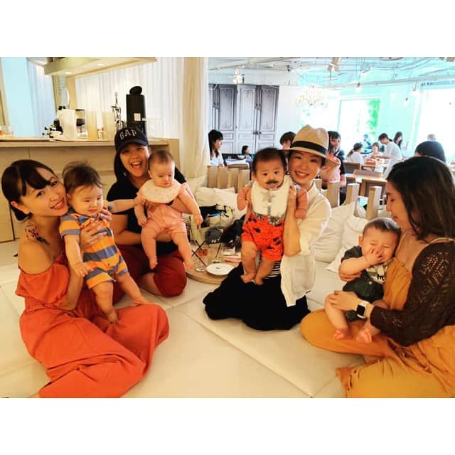 NON-Pさんのインスタグラム写真 - (NON-PInstagram)「可愛さ爆発の赤ちゃん会議❣️ みんな月齢同じで、誕生日も1日違いとか🎂‼️ ・ 国際色豊か👶🏻👶👶🏼👶🏻 ウチだけ、日本生まれの生粋の日本人👶🏻👨🏻👩🏻‼️ ・ 楽しいママ友ランチ🍽🥗🧀🥧🥤🍼ゎ、 See you soon💋 ・ ・ #赤ちゃん会議 #ママ友会 #国際色豊か #lunch #6months #6ヶ月ベビー #生後6ヶ月 #産まれてきてくれてありがとう  #👶🏻 #baby #boy #family #happy #smile  #友優心 #ゆうしん #yuushin #cute #🤱🏻 #家族 #papa #mama #宝物 #mylove #iloveyou #愛してる」9月8日 21時25分 - nonp_mam