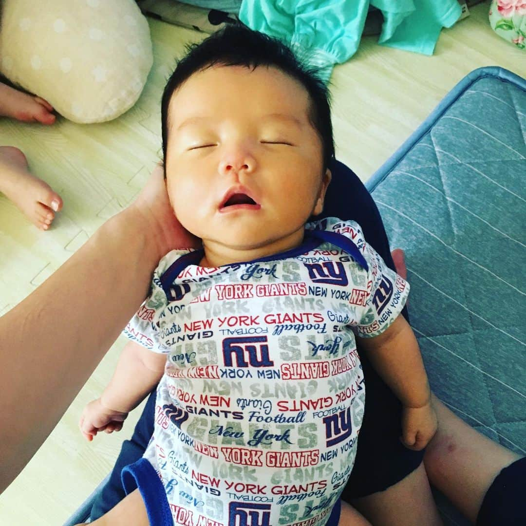 蒲生麻由さんのインスタグラム写真 - (蒲生麻由Instagram)「ボク...もうお腹いっぱい💤﻿ ﻿ #新生児 #babyboy #目隠し無し ﻿ #寝顔 #愛おしい #明日で生後1ヶ月 ﻿ #2人目育児 #mamalife」9月8日 21時33分 - mayugamo_lamana