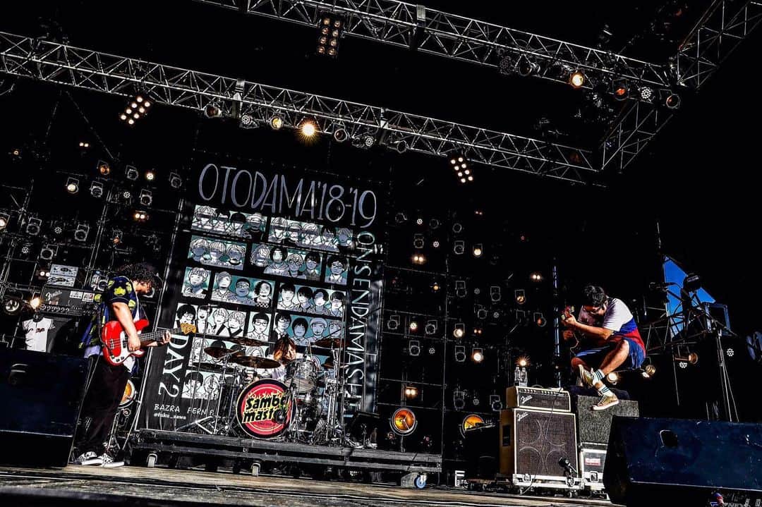 山口隆さんのインスタグラム写真 - (山口隆Instagram)「‪OTODAMA'18-'19。灼熱の中、みなさんの思いの強さが僕らを動かしてくれて、とんでもないライブになったと思います。‬ ‪音泉&お客さん凄い😍‬ ‪ろっくんろーるいずのっとでっど‬ ‪つーか。‬ ‪清水音泉いずのっとでっど‬ ‪つーか。‬ ‪キミいずのっとでっど‼︎‬ ‪ #音泉魂 #サンボマスター ‬ ‪写真：渡邉一生 @SPG_NABE ‬」9月8日 21時27分 - yamaguchi_sbm