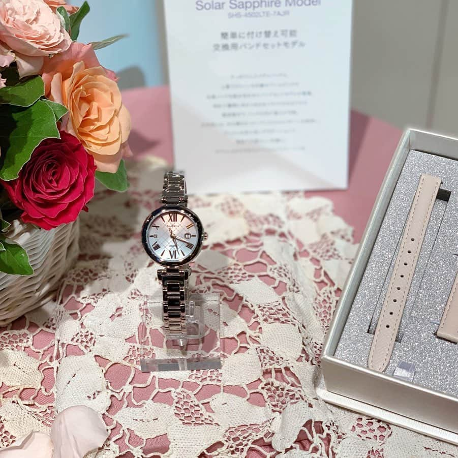 andGIRLさんのインスタグラム写真 - (andGIRLInstagram)「CASIOの2019秋冬展示会に行ってきました⌚️﻿ ﻿ 機能面はもちろんデザイン性も抜群な﻿ 時計が豊富なCASIO✨﻿ ﻿ アラサー女子にぴったりの﻿ 上品なSHEENとクールなG-MSからも﻿ 手元を華やかに彩ってくれる新作が登場します！﻿ ﻿ そして会場にはピカチュウが😍！！﻿ CASIOとピカチュウがコラボするんだとか💕﻿ 詳細は追って発表との事なのでお楽しみに♩﻿ ﻿ ﻿ #casio #カシオ #sheen #gms #シーン﻿ #ジーミス #腕時計 #sheen_jp﻿ #babyg_jp #babyg #展示会レポ﻿ #andGIRL #アンドガール」9月8日 21時28分 - andgirl_jp