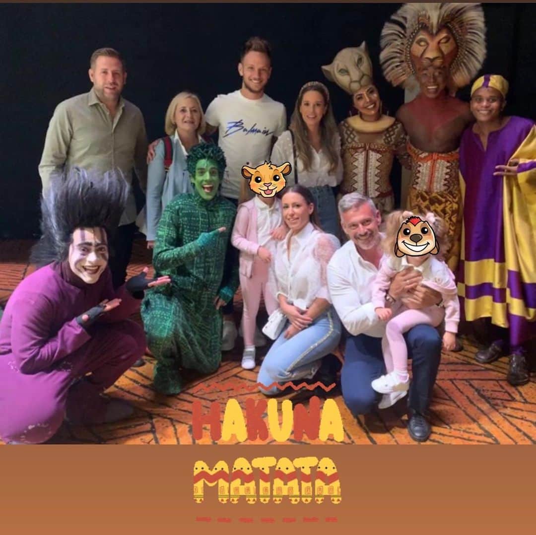 イヴァン・ラキティッチのインスタグラム：「Hakuna Matata.🦁 #reyleon #espectacular @raquel_mauri @puri_olmo @irene_maury @marquezlopezalberto」