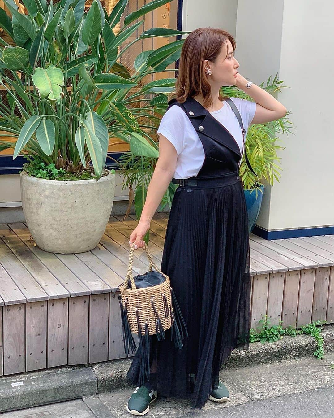 宮崎真梨子さんのインスタグラム写真 - (宮崎真梨子Instagram)「‥ いつかのお洋服。 展示会でオーダーしていた【AULA(@aula_official )】のチュールワンピ♡シンメトリーなデザインが可愛い♡寒くなったらニットとかと合わせて着ようっと♡ ∵ ∵ #AULA #アウラ #トレンチスカート #アシンメトリースカート #coordinate #ママコーデ #ママファッション #大人ファッション #30代コーデ #大人可愛い #ミヤマリ #vocest #vocemagazine #美容ブロガー #インフルエンサー #ママ #男の子ママ #超未熟児ママ #mamagirl #おしゃれさんと繋がりたい #男の子ママと繋がりたい」9月8日 21時41分 - miyamari92