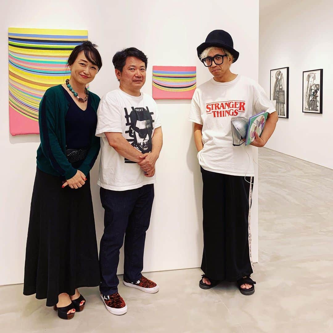 HiRAO INCさんのインスタグラム写真 - (HiRAO INCInstagram)「. Fun Fun Fun  Outsider Artは知的障害、精神障害のある方々のアート。 描く喜びはピュアで、迷いがなくて、エネルギーが高くて、気持ち良い。  毎日通ってしまう。 子どもたちも、大喜び✨  はやく涼しくならないかなと、 昨日リステアで衝動買いしたステラのスニーカーと、ブラウンのスカート。 そろそろ、セーターもきたいな  #gyreomotesando  #gyre_shopandthink」9月8日 21時35分 - kayokohirao