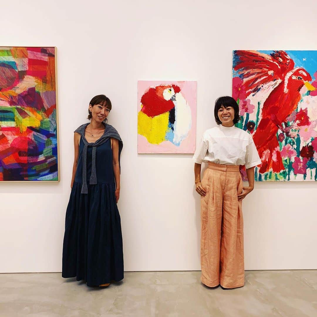 HiRAO INCさんのインスタグラム写真 - (HiRAO INCInstagram)「. Fun Fun Fun  Outsider Artは知的障害、精神障害のある方々のアート。 描く喜びはピュアで、迷いがなくて、エネルギーが高くて、気持ち良い。  毎日通ってしまう。 子どもたちも、大喜び✨  はやく涼しくならないかなと、 昨日リステアで衝動買いしたステラのスニーカーと、ブラウンのスカート。 そろそろ、セーターもきたいな  #gyreomotesando  #gyre_shopandthink」9月8日 21時35分 - kayokohirao