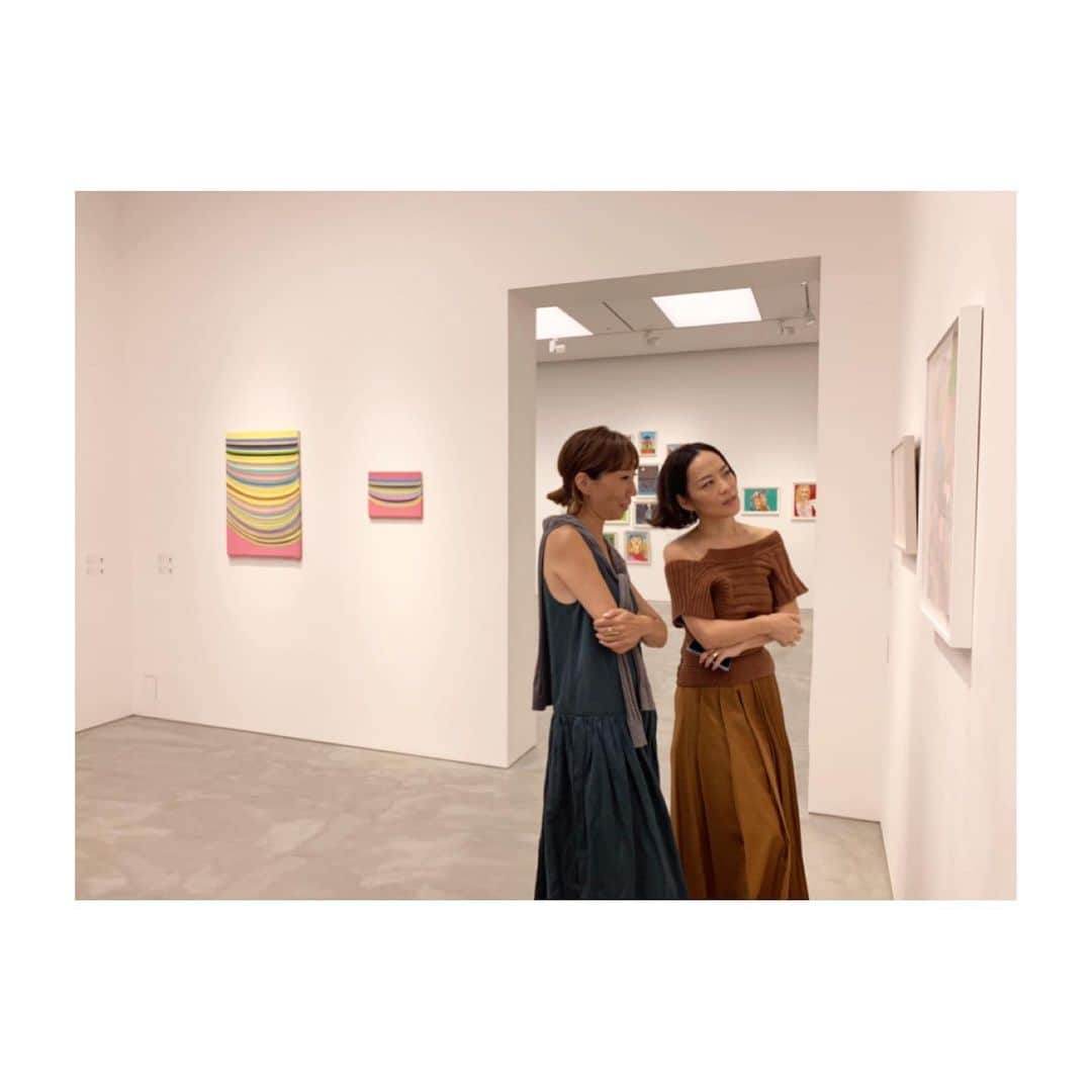 HiRAO INCさんのインスタグラム写真 - (HiRAO INCInstagram)「. Fun Fun Fun  Outsider Artは知的障害、精神障害のある方々のアート。 描く喜びはピュアで、迷いがなくて、エネルギーが高くて、気持ち良い。  毎日通ってしまう。 子どもたちも、大喜び✨  はやく涼しくならないかなと、 昨日リステアで衝動買いしたステラのスニーカーと、ブラウンのスカート。 そろそろ、セーターもきたいな  #gyreomotesando  #gyre_shopandthink」9月8日 21時35分 - kayokohirao