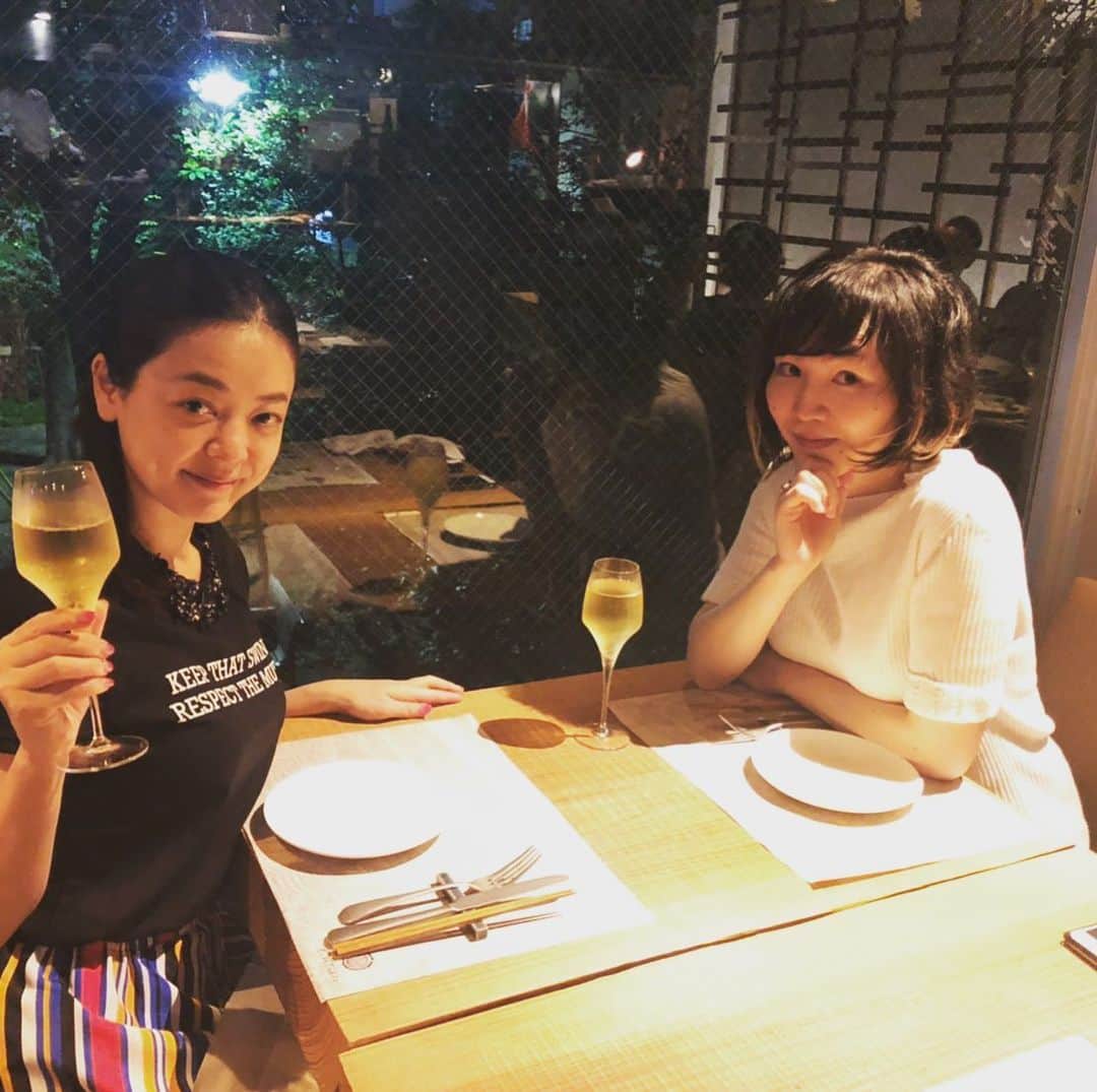 川村由紀さんのインスタグラム写真 - (川村由紀Instagram)「#jeanpaulgaultier お気に入りの白いニットで #東京カレンダー 感。。明日は一泊二日でやっと…束の間の夏休みを。。」9月8日 22時07分 - yukikawamura821