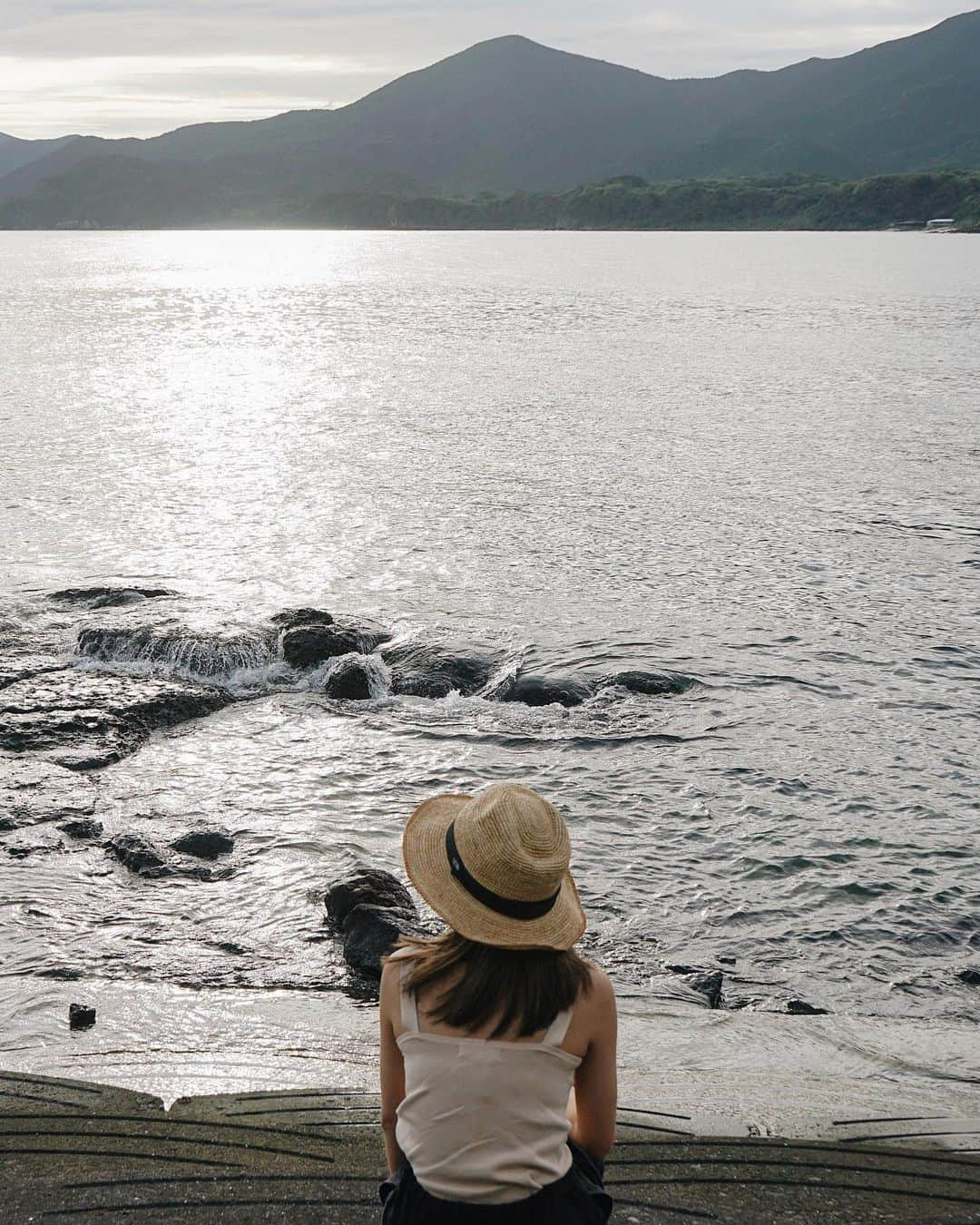 生駒幸恵さんのインスタグラム写真 - (生駒幸恵Instagram)「初めて長崎、五島列島に来ています✈️ 自然がたくさん🌎 海がキラキラして、溶岩の漆黒具合が美しい🌿  #五島列島 #福江島 #溶岩 #長崎」9月8日 22時01分 - sachi_918