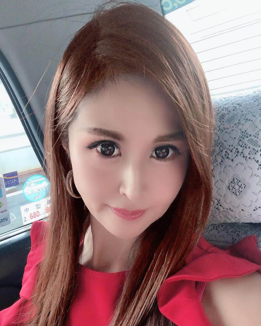 のインスタグラム：「大好きな占いがオンラインで出来て、しかも良く当たるとお友達に聞いたので早速やってみました❣️ 占い結果は… 当たってるかも…  来年 結婚相手に出会えるかもしれないみたいなので、やはり今は自分磨きの時期なんだ  納得の結果で又前向きに頑張れそう✨  2枚目に鑑定結果の一部を載せています🙈❤️ #pr #miror #インターネット占い#インターネット占いmiror @miror_jp」