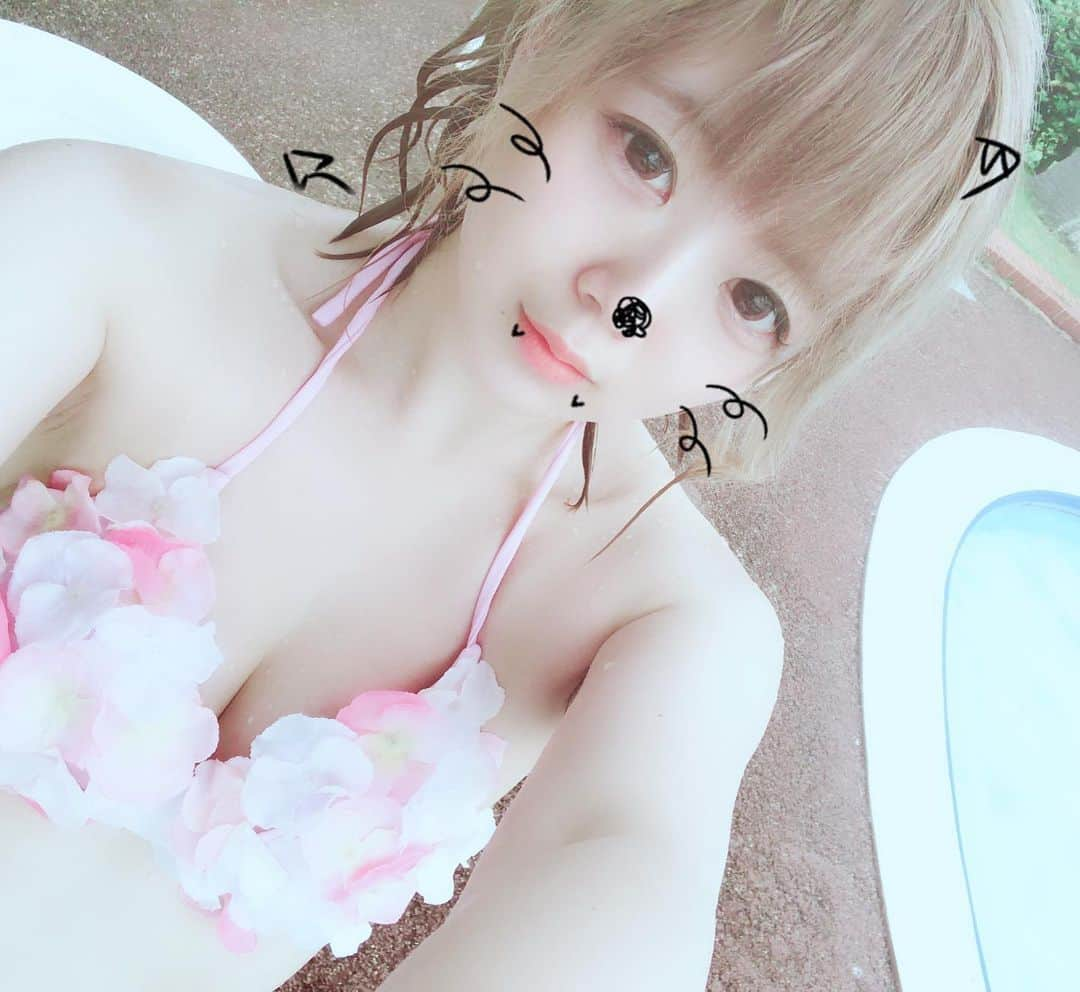 一ノ瀬恋凪のインスタグラム：「去年の夏 。 人生ではじめて水着きました👙 この頃より2カップあがりました … … 今年のは …反応よければ 出すね …  #水着 #夏 #海  #アイドル #ロリ #れなちょ #フォローミー #いいね」