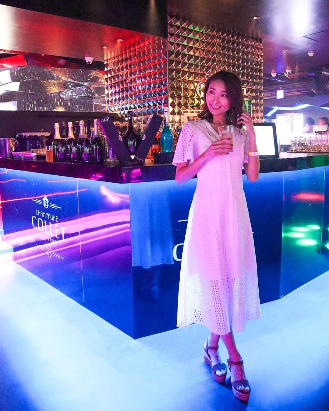 のインスタグラム：「えりなちゃんに誘ってもらって、 渋谷にあるCLUB「VIZEL」に遊びに行ったよ🍾 ㅤㅤㅤㅤㅤㅤㅤㅤㅤㅤㅤㅤㅤ  7月にオープンしたばかりなので、 すごい綺麗で雰囲気が良かったよ〜🌟 楽しい夜でした🎧💕 ㅤㅤㅤㅤㅤㅤㅤㅤㅤㅤㅤㅤㅤ  #渋谷#VIZEL#ビゼル#クラブ#club」