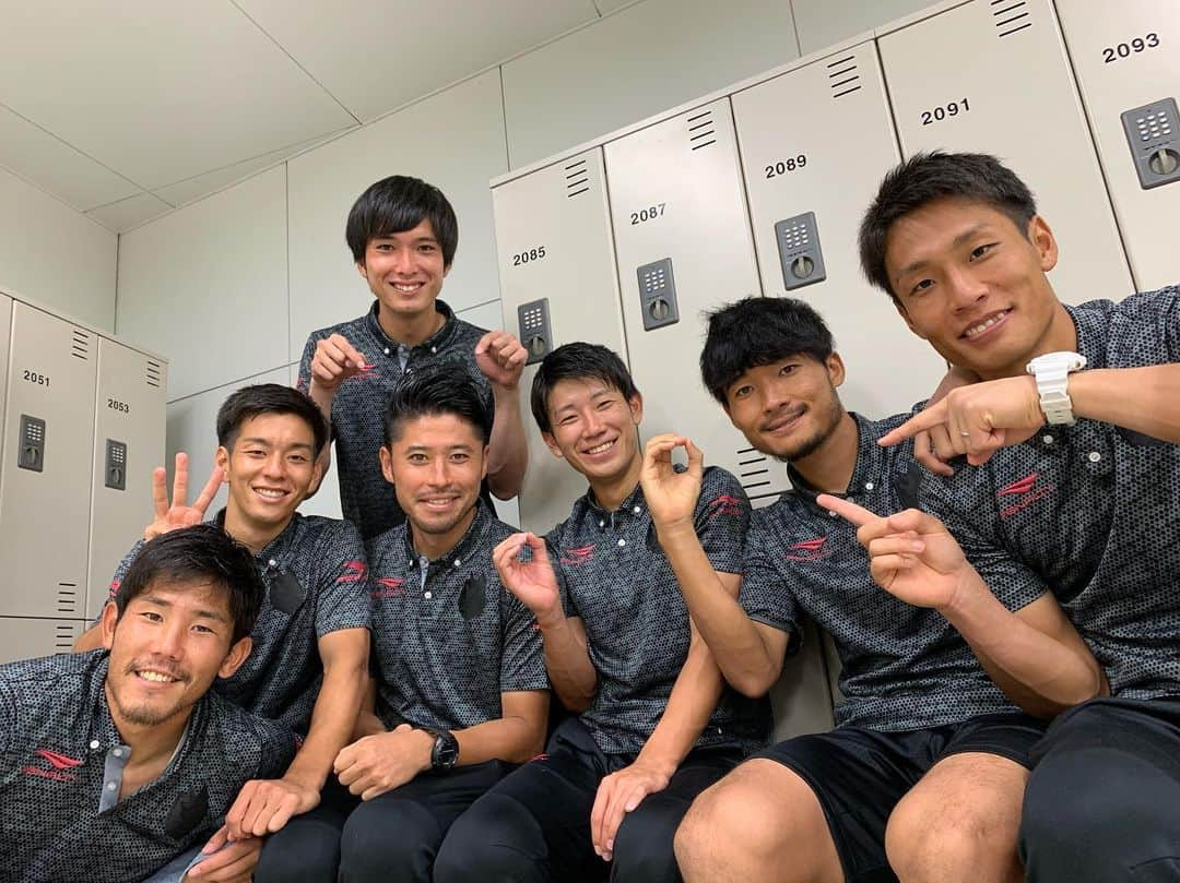 喜山康平さんのインスタグラム写真 - (喜山康平Instagram)「久しぶりにホームで勝てました💪🏼✨ 素晴らしい応援をありがとう📣🙏 . .  #田中裕介 #300試合おめでとう🎉 #後藤圭太 #誕生日おめでとう🎁 #日向坂46」9月8日 22時42分 - koheikiyama_