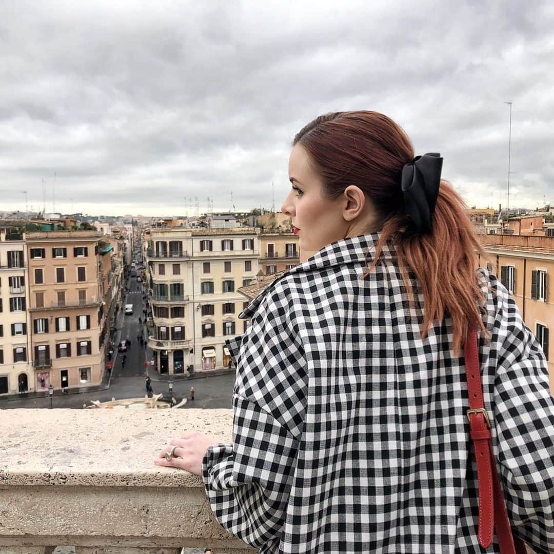 ジェーン・アルドリッジのインスタグラム：「Sunday mood. From our trip to Rome, Jeff and I loved to wake up early and take in the city before the crowds arrived. Magical feeling to have Rome to yourself 💫❤️」