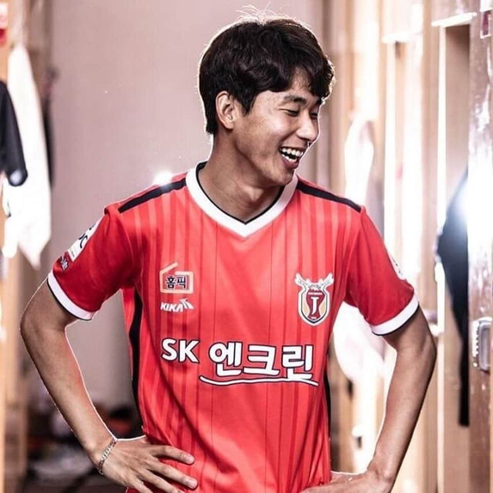 ユン・イルロクのインスタグラム：「모든 일이 잘 되길..⚽️🙏🏼」