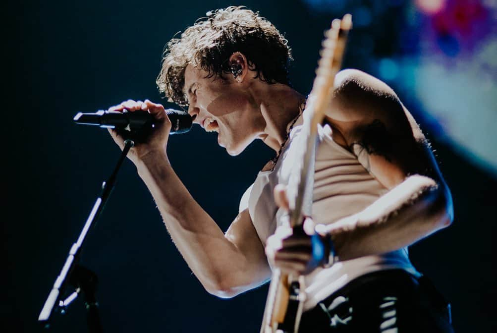 ショーン・メンデスさんのインスタグラム写真 - (ショーン・メンデスInstagram)「It’s taken me 24 hours be able to wrap my head around how breathtaking playing in Toronto was... I’ve never experienced something so moving in my entire life ❤️ 76 shows done & I just want to say thank you with all of my heart to every single one of you.  I want you all to feel so proud of this tour... this is just as much yours as it is mine so look around and see what you’ve done! I truly feel so connected with you guys when I’m on stage, it’s my favourite thing in the world and we get to feel magic every single night.  I love you the most  Thank you North America for a beautiful summer ❤️」9月8日 22時50分 - shawnmendes