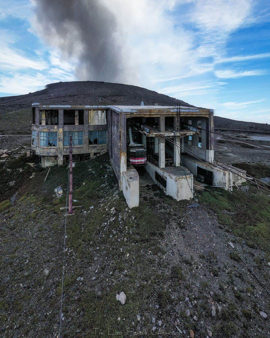 啝 （わ）のインスタグラム：「Abandoned Ropeway Station next to Volcano 𓆲 𓆲 𓆲 #droneoftheday #djimavicpro #djiglobal #drone #dronephotography #dronestagram #dji #topdronephotos #fromwhereidrone #wedroneasia #droneosoar #skyhilife  #japan_urbex #JJ_URBEX #jp_gallery #kf_urbandonedmasks #KINGS_ABANDONED #m3xtures #Meistershots #moodygrams #nature_takes_over #natures_reclaim #ominous_perfection #pr0ject_uno #rsa_preciousjunk #savethedecay #sfx_decay」