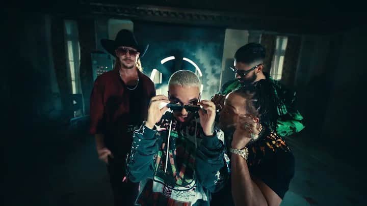 メジャー・レーザーのインスタグラム：「QUE CALOR MUSIC VIDEO // WED 11 SEPT 🥵🥵」