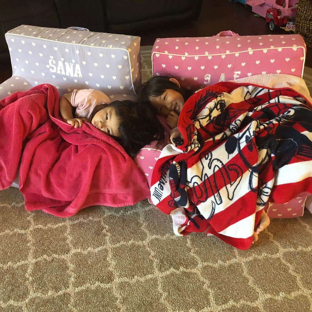 フロリダさえさなのインスタグラム：「#potterybarn #anywherechair #buildsecretbase」