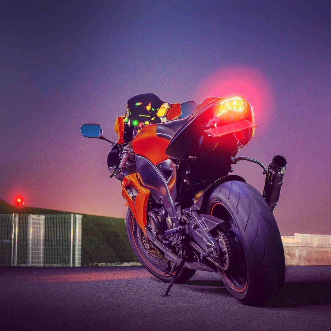 ISSYのインスタグラム：「俺の今の携帯のホーム画面。 はぁ。 かっこよ。 #kawasaki  #zx10r」