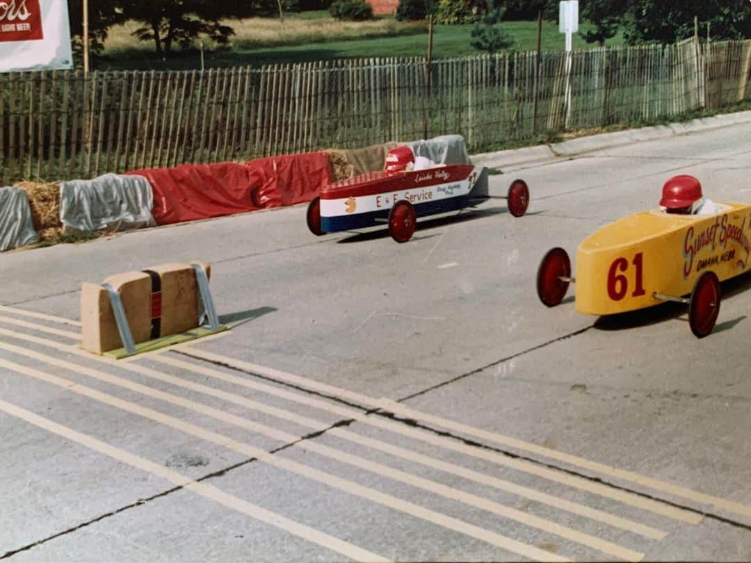 レイシャ・ヘイリーさんのインスタグラム写真 - (レイシャ・ヘイリーInstagram)「Built my Soap Box Derby cars with my dad every summer. I’m the red, white and blue, Ms. Pac-Man #77.  Lost this race but I won best design that year 🏆」9月9日 10時06分 - leishahailey