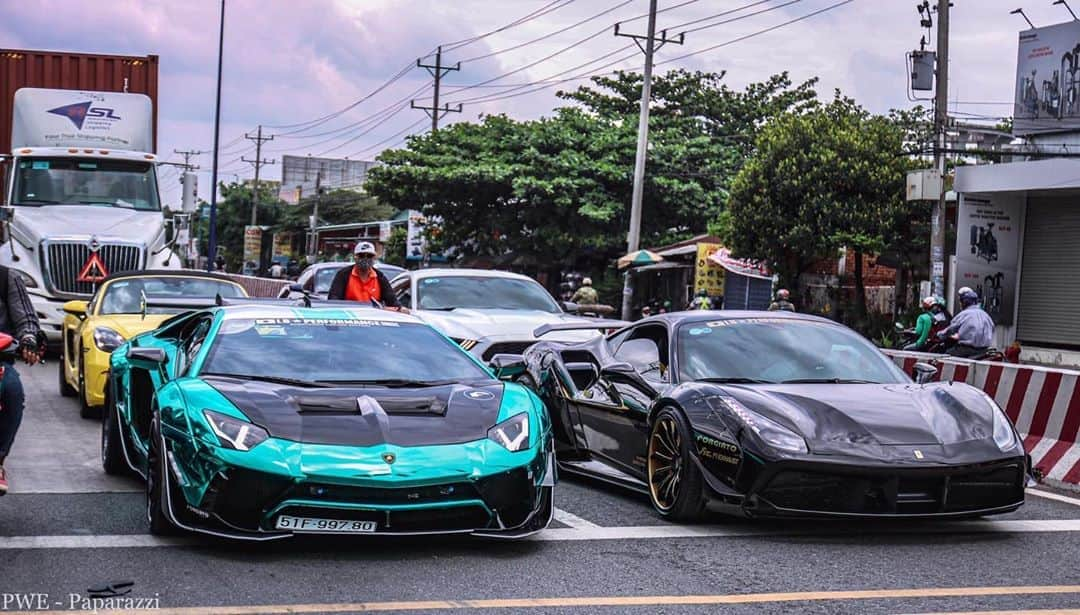 Wataru Katoさんのインスタグラム写真 - (Wataru KatoInstagram)「LB WORKS Aventador Limited Edition & LB WORKS Ferrari 488 in Vietnam 🇻🇳!! LB is spreading out in Vietnam !! Special thanks to @phong_wrapstyle_vietnam_hcm !! Who’s next ?? We are doing our best for Vietnam & @phong_wrapstyle_vietnam_hcm !! @libertywalkkato  #libertywalk #lb #lbperformance #lbworks #dub #forgiato #libertywalkkato #tnpchina #vogueindustries #ltmw #premierautowerkz #reinartdesign #infinitemotorsport #doczilla12  #race1_sa #airrex #fiexhaust #advan #libertywalkeu #theperformaceco #yokohamatire #getdumped #libertywalk_at_de #fiexhaust #msmotors #libertywalkusa #aerosunz」9月9日 10時12分 - libertywalkkato