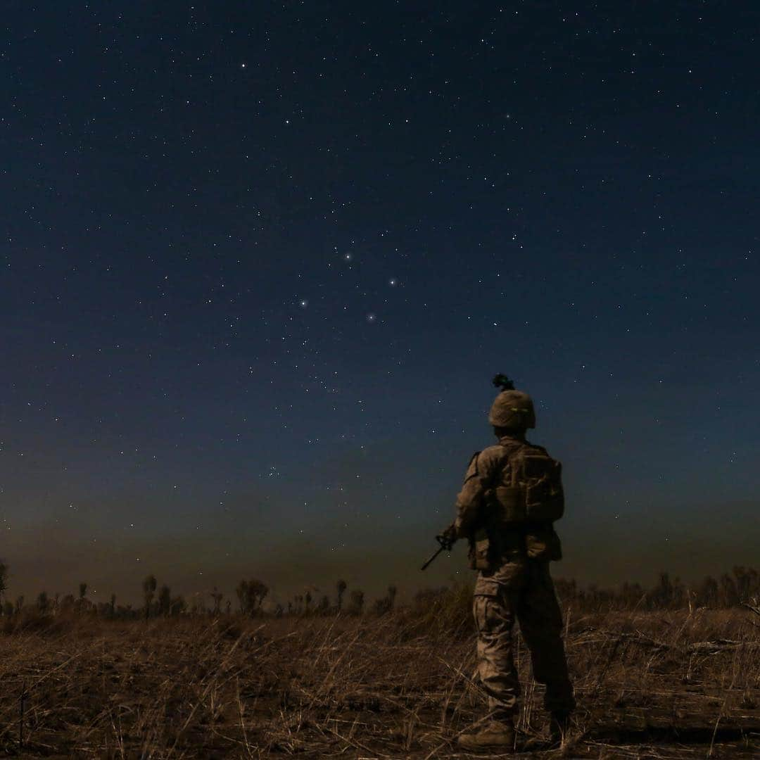 アメリカ海兵隊さんのインスタグラム写真 - (アメリカ海兵隊Instagram)「Starry Night  A Marine with @mrfdarwin stands under the Southern Cross star constellation during Exercise Koolendong 16 at Bradshaw Field Training Area, Northern Territory, Australia. (U.S. Marine Corps photo by Sgt. Sarah Anderson)  #Marines #USMC #Military #Photography」9月9日 8時56分 - marines