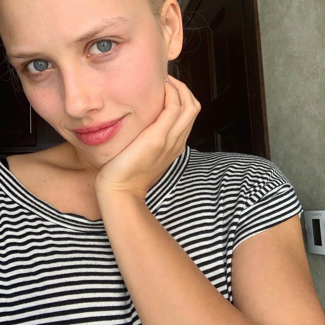 グレイシー・ドジーニーのインスタグラム：「just a sunday night reminder that we can handle whatever this week throws at us...good chat...go team! 💪」