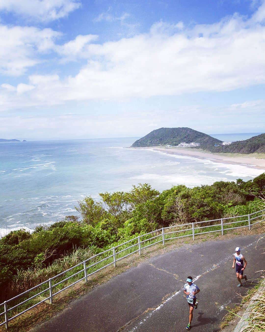 愛知県田原市さんのインスタグラム写真 - (愛知県田原市Instagram)「The iron men’s summer is over. 鉄人たちの夏、終わりました  #来年も待ってるね#台風#心配したけど無事できました#トライアスロン#トライアスロン伊良湖大会#お疲れ様でした#ボランティアの皆さん#ありがとう#菜の花浪漫街道  #たはら暮らし * #渥美半島#田原市#田原#伊良湖岬#伊良湖#赤羽根 #tahara#irago#akabane #サーフィン#surfing#田舎暮らし#日々の暮らし#休日の過ごし方#スローライフ#instagramjaran#igersjp」9月9日 9時29分 - tahara_kurashi