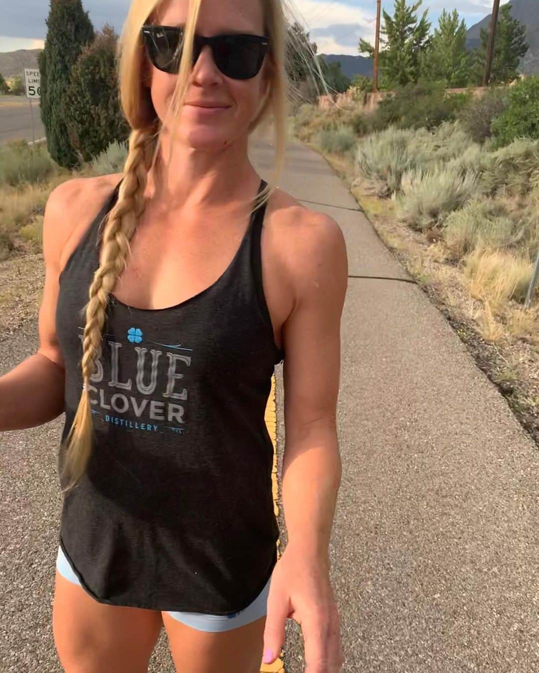 ホリー・ホルムさんのインスタグラム写真 - (ホリー・ホルムInstagram)「Sunday strolling @bluecloverdistillery #blueclover #vodka #gin」9月9日 9時52分 - hollyholm