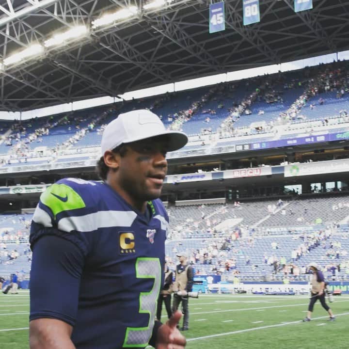 ラッセル・ウィルソンのインスタグラム：「#GoHawks」