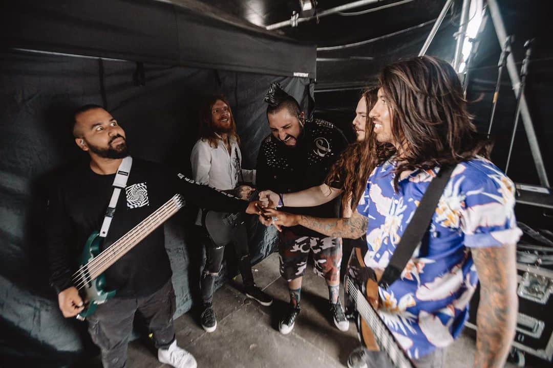 のインスタグラム：「‼️Attention Virginia‼️ We take the Main Stage tonight @blueridgerockfest at 5:10pm, see you then!! 📸 @mattchuuuveitch」