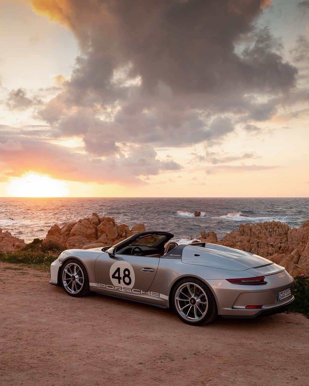 Porscheさんのインスタグラム写真 - (PorscheInstagram)「A romance for the ages. The 911 Speedster and a fiery sunset. #911Speedster #Porsche __ 911 Speedster: Fuel consumption: 13,8 l/100 km; CO2 emissions combined: 317 g/km」9月9日 1時30分 - porsche