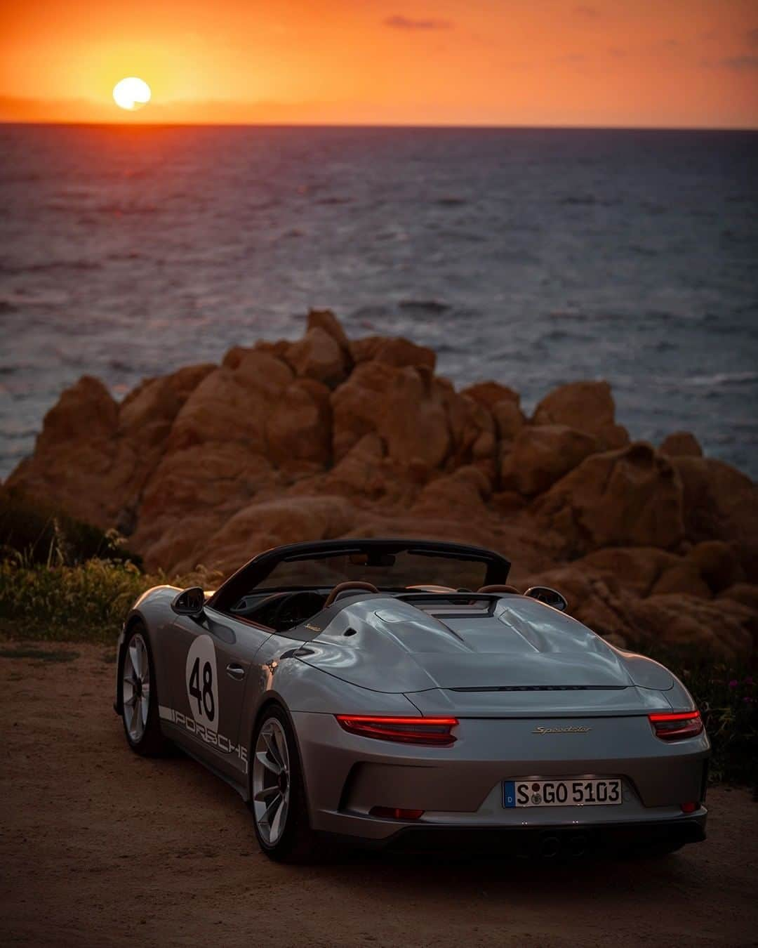 Porscheさんのインスタグラム写真 - (PorscheInstagram)「A romance for the ages. The 911 Speedster and a fiery sunset. #911Speedster #Porsche __ 911 Speedster: Fuel consumption: 13,8 l/100 km; CO2 emissions combined: 317 g/km」9月9日 1時30分 - porsche