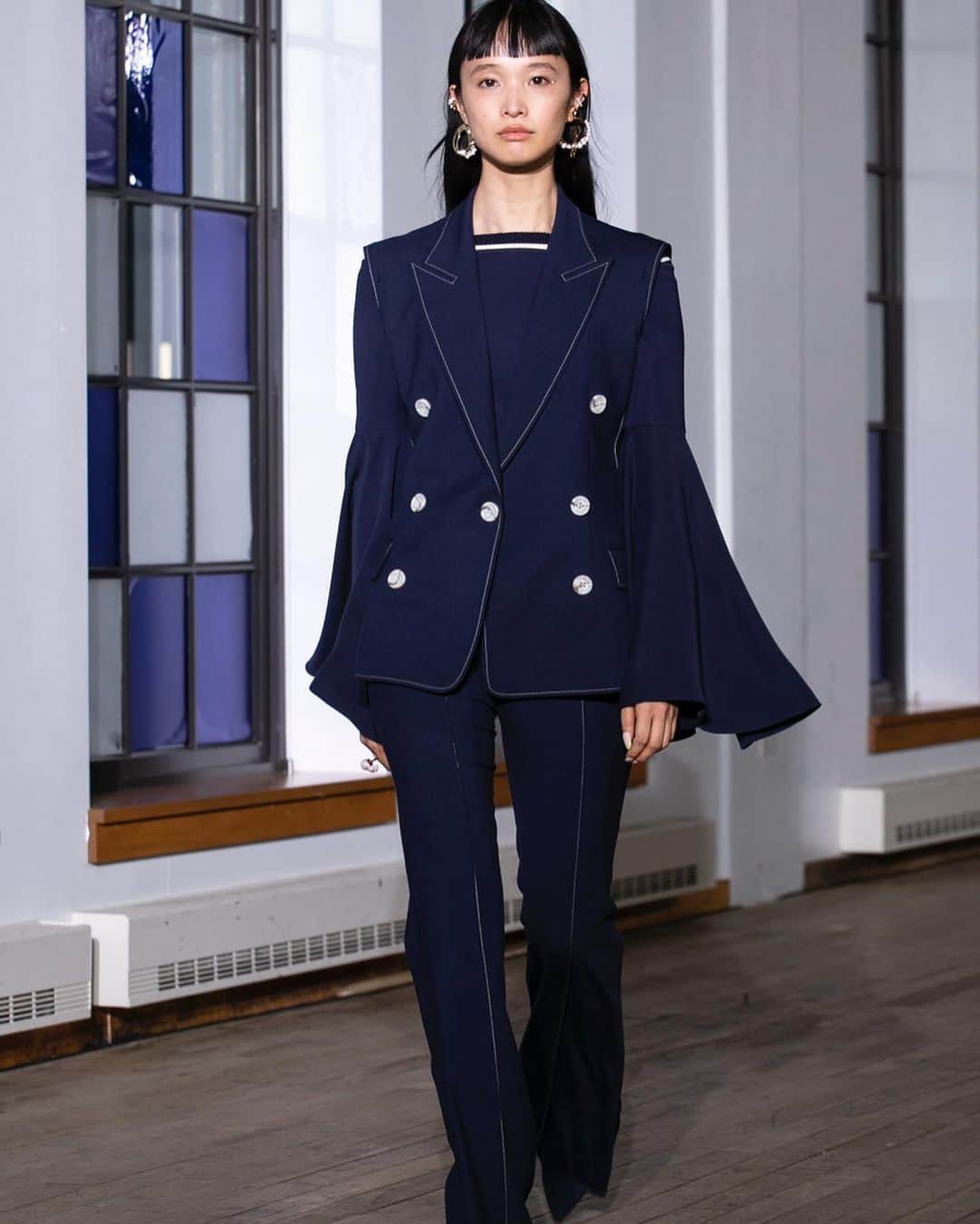 のインスタグラム：「#ADEAM’s Spring/Summer 2020 Collection was inspired by Port #Yokohama, a place near and dear to Designer #HanakoMaeda, her parent’s hometown. The collection references colors of the ocean, Navy and Oyster Beige mixed with Nautical Striped Knits. #JapaneseFashion #NYFW」