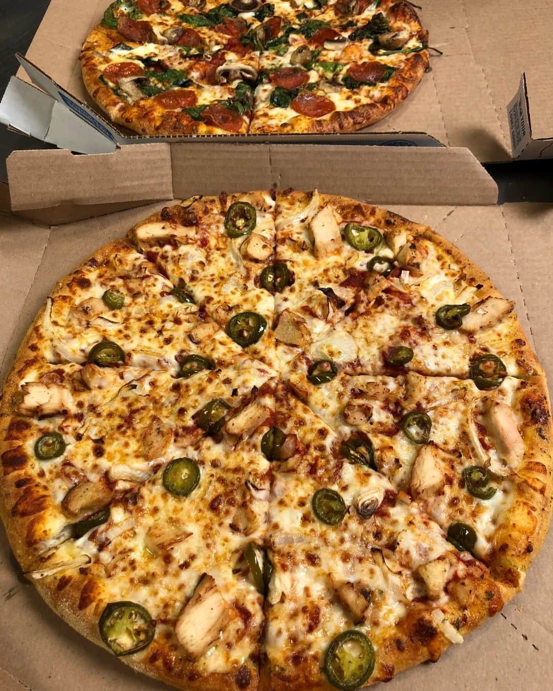 Domino's Pizzaさんのインスタグラム写真 - (Domino's PizzaInstagram)「DOUBLE TAP if you’ve NEVER TRIED this topping combination. • • • #dominos #dominospizza #chicken #pineapple #spinach #mushroom #pepperoni #dominospizzapics #foodie #weekend #sundayfunday #sundaymood #lunchtime #lunchgoals #hungry」9月9日 2時05分 - dominos