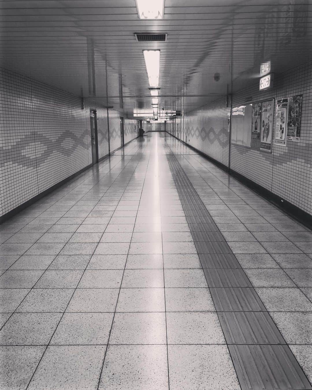 山本高広さんのインスタグラム写真 - (山本高広Instagram)「誰もいない😰 #台風 #君の #せいで #駅 #に #人 #が #いない #正月か‼‼‼」9月9日 2時12分 - _yamamoto_takahiro_
