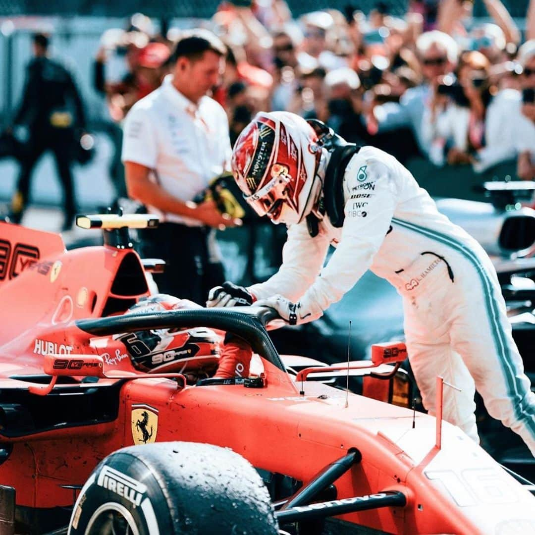 ルイス・ハミルトンさんのインスタグラム写真 - (ルイス・ハミルトンInstagram)「You did an awesome job today @charles_leclerc and there’s no drama between us. Enjoy this moment, special day. You drove your heart out🙌🏾 Look forward to many more battles! Thank you #teamlh for supporting me this weekend, I appreciate and love you guys. #wewinandwelosetogether #monza」9月9日 2時07分 - lewishamilton