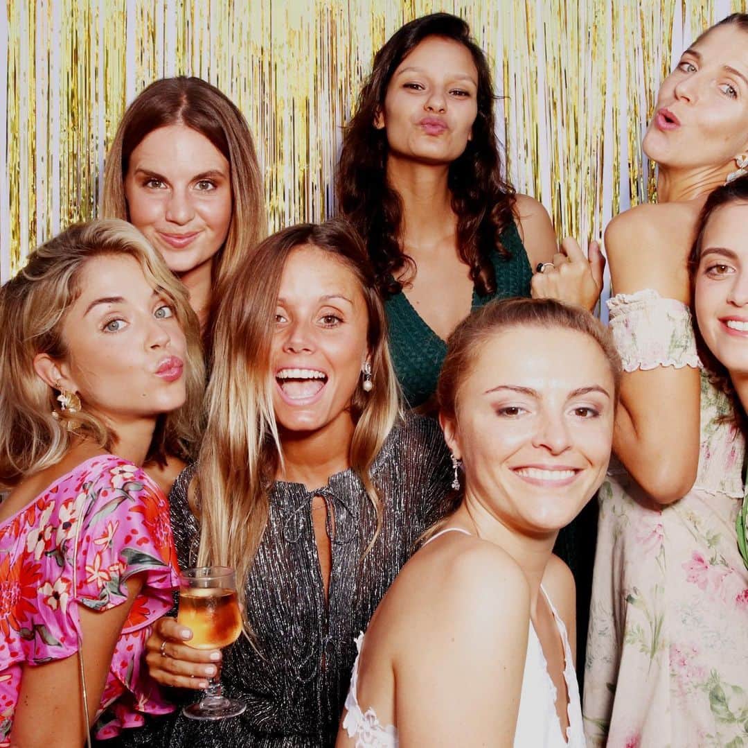 アリス・アイザズのインスタグラム：「Photoboobs」