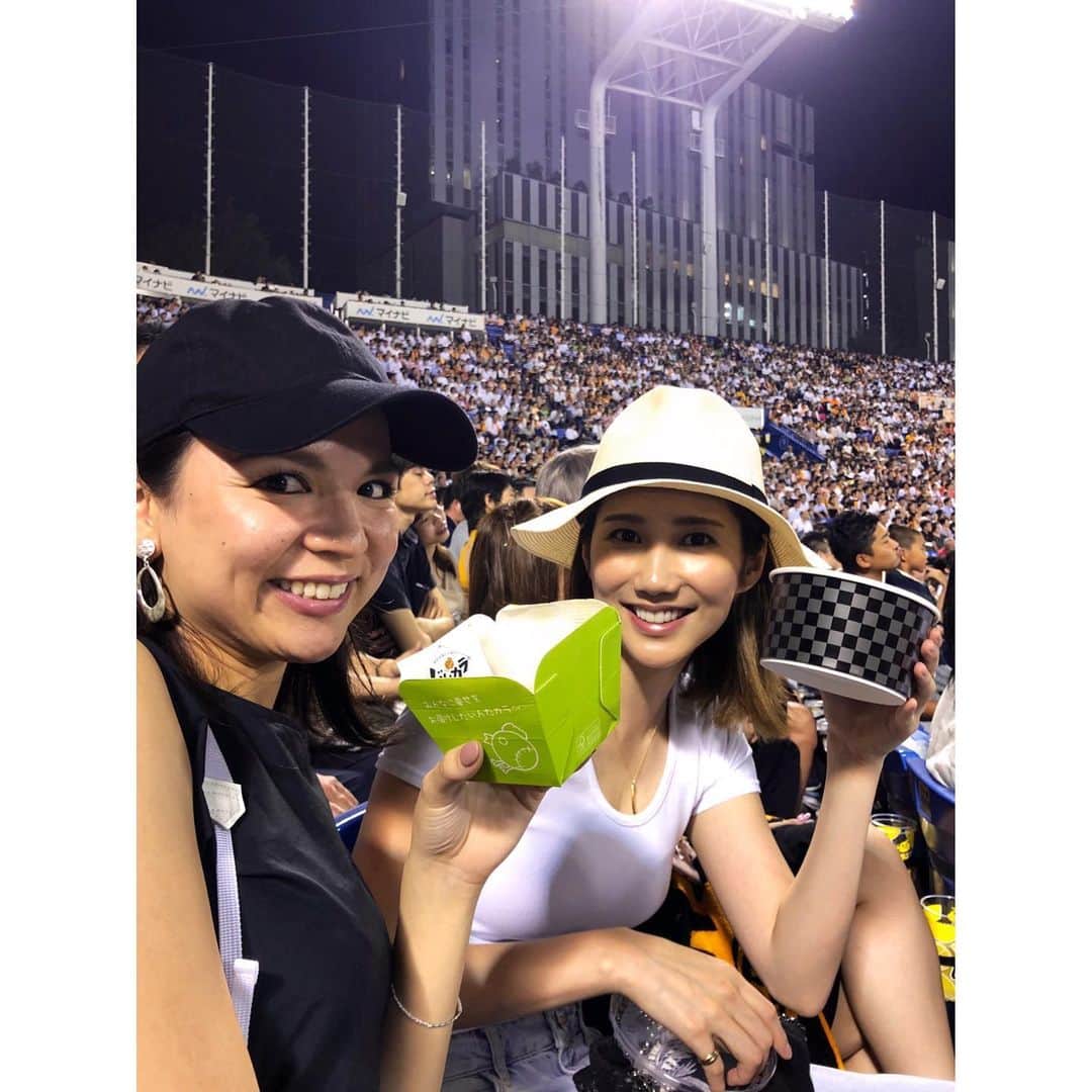 春輝のインスタグラム：「台風凄いですね… 本日は中止でしたが、連敗ストップして良かった🥺 神宮では、神カラとさぼてんの唐揚げの食べ比べをしていました🐓 どちらが美味しかったでしょう🐥  #神宮球場グルメ#神宮球場 #週刊ジャイアンツ#日テレG+ #読売巨人軍#GIANTS#ジャイアンツ#巨人 #NPB#プロ野球#セリーグ#baseball #春輝#haruki」