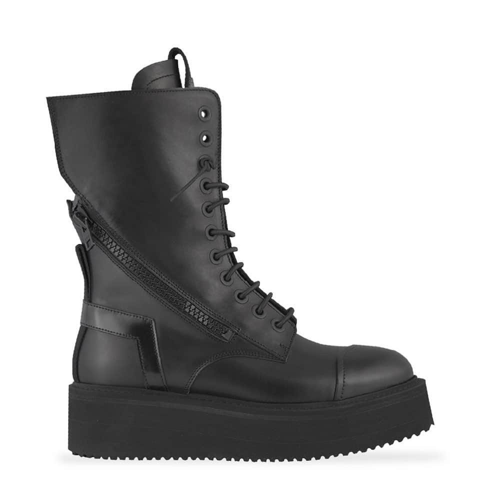 ブルーノボルデーゼさんのインスタグラム写真 - (ブルーノボルデーゼInstagram)「“DC” shoes #brunobordese #woman #boots #detail1 NEW COLLECTION #fw19  www.brunobordese.com . . . . . . . . #brunobordese #cowboy #style #mood #shoesoftheday #shoes #boots #leather #nabuk #embroidery #special #esclusive #black #iconicshoes #shoesdesign #shoesaddict #fashionshoes #shoeslover #instashoes #loveforshoes #blackboots #wintershoes #fashiondesign #madeinitaly #shoesaddict」9月9日 2時25分 - brunobordese_official