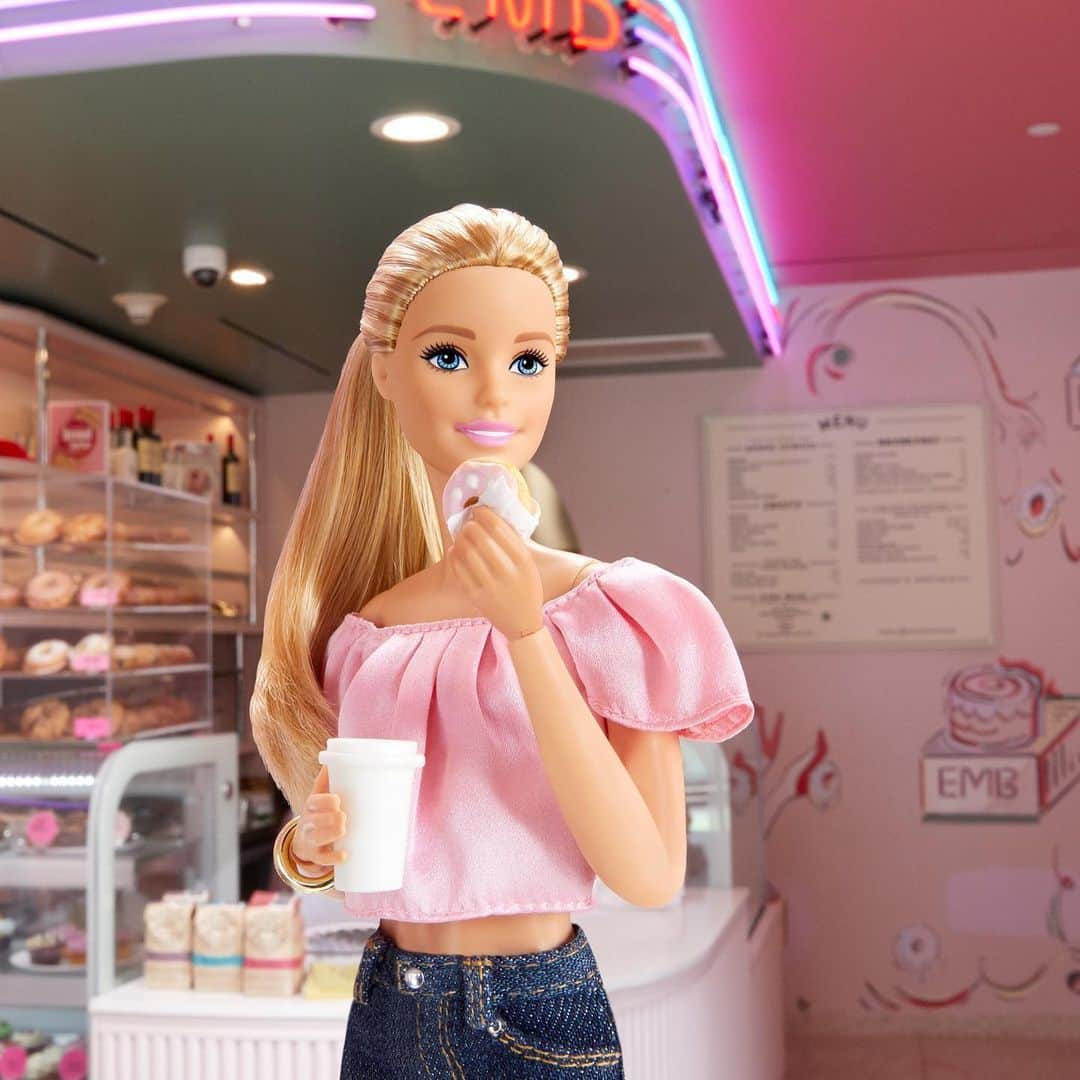 バービーさんのインスタグラム写真 - (バービーInstagram)「Treat yourself! 🍩#erinmckennasbakery #barbie #barbiestyle⁠」9月9日 2時47分 - barbiestyle