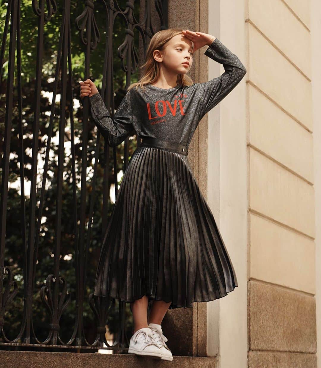 のインスタグラム：「Around Milan, looking for Trussy Grey. @annapavaga @kevin_fontanella_official - #LookingforTrussyGrey #TrussardiJunior」